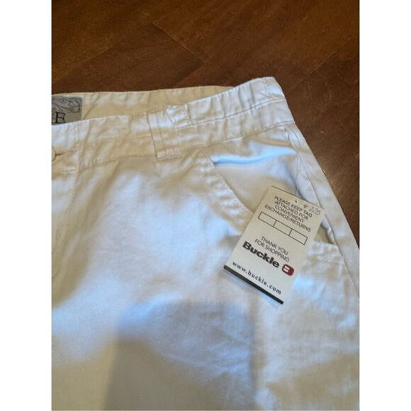 Woman’s new w tags BKE Capri pants size 29 waist white - Picture 2 of 6